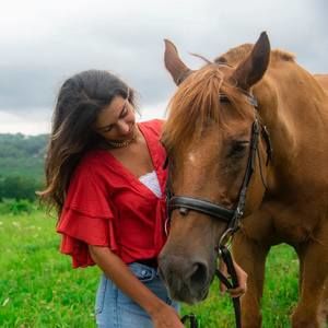 Meet your Posher, Alia